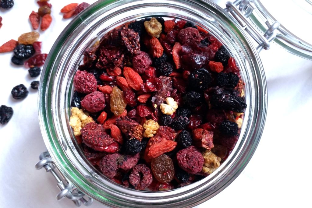 Antientzündliche Ernährung mit getrockneten Beeren
